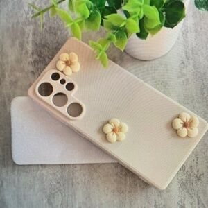 SHEIN Cream Floral Phone Case